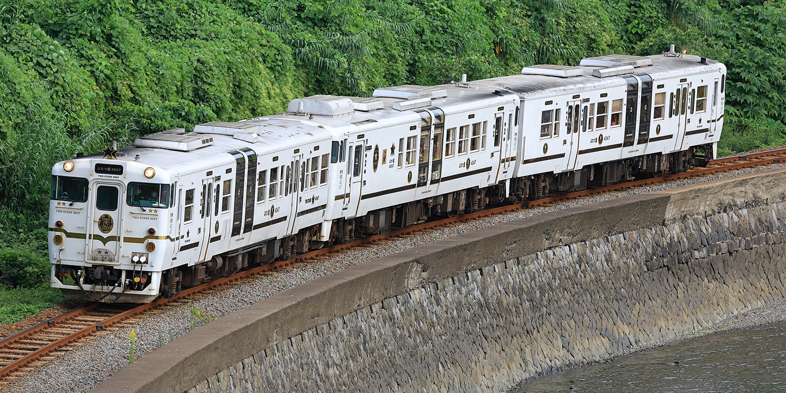車両整備の作業風景
